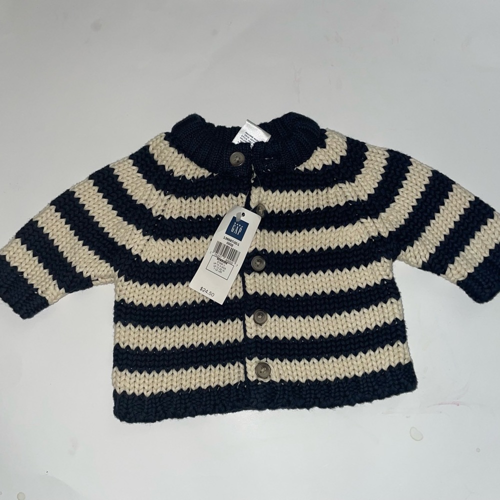 Newborn Baby Gap Cardigan 0-3 months Brand New Tags on